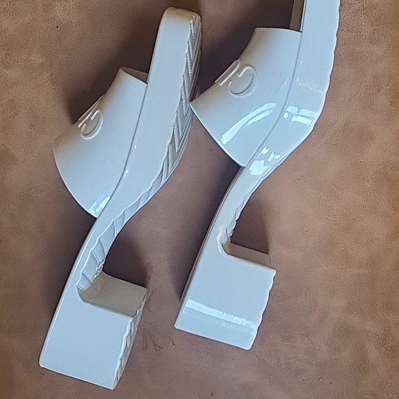 Gucci Sandals - Picture 3 of 4